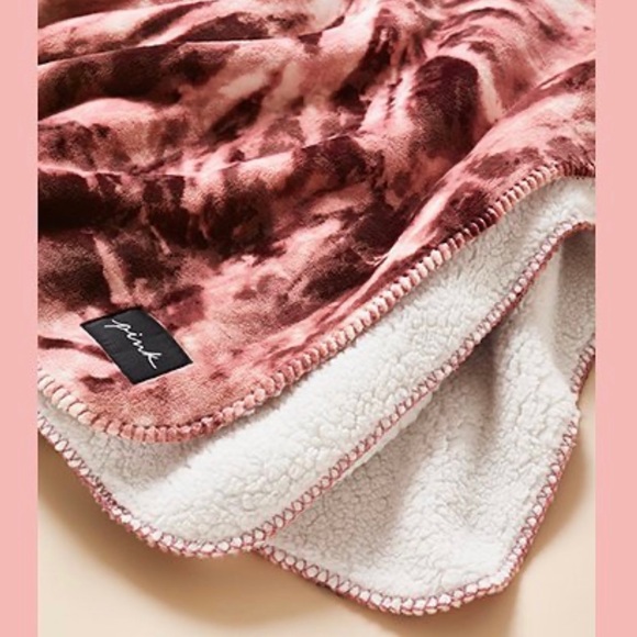 VS PINK Sherpa Blanket Tie Dye - Picture 2 of 7